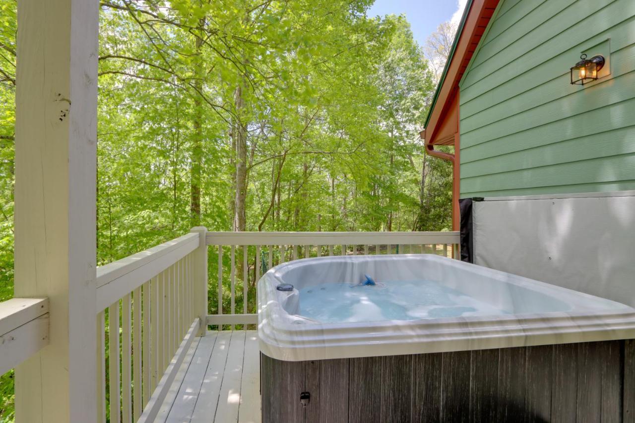 Blue Ridge Getaway With Hot Tub And Seasonal View! Villa Exterior photo